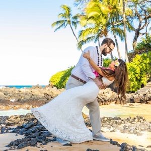 David’s Bridal DB Studio Lace Wedding Dress Worn Once for Anniversary in Hawaii